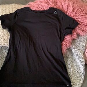 ✨ Reebok black classic tee